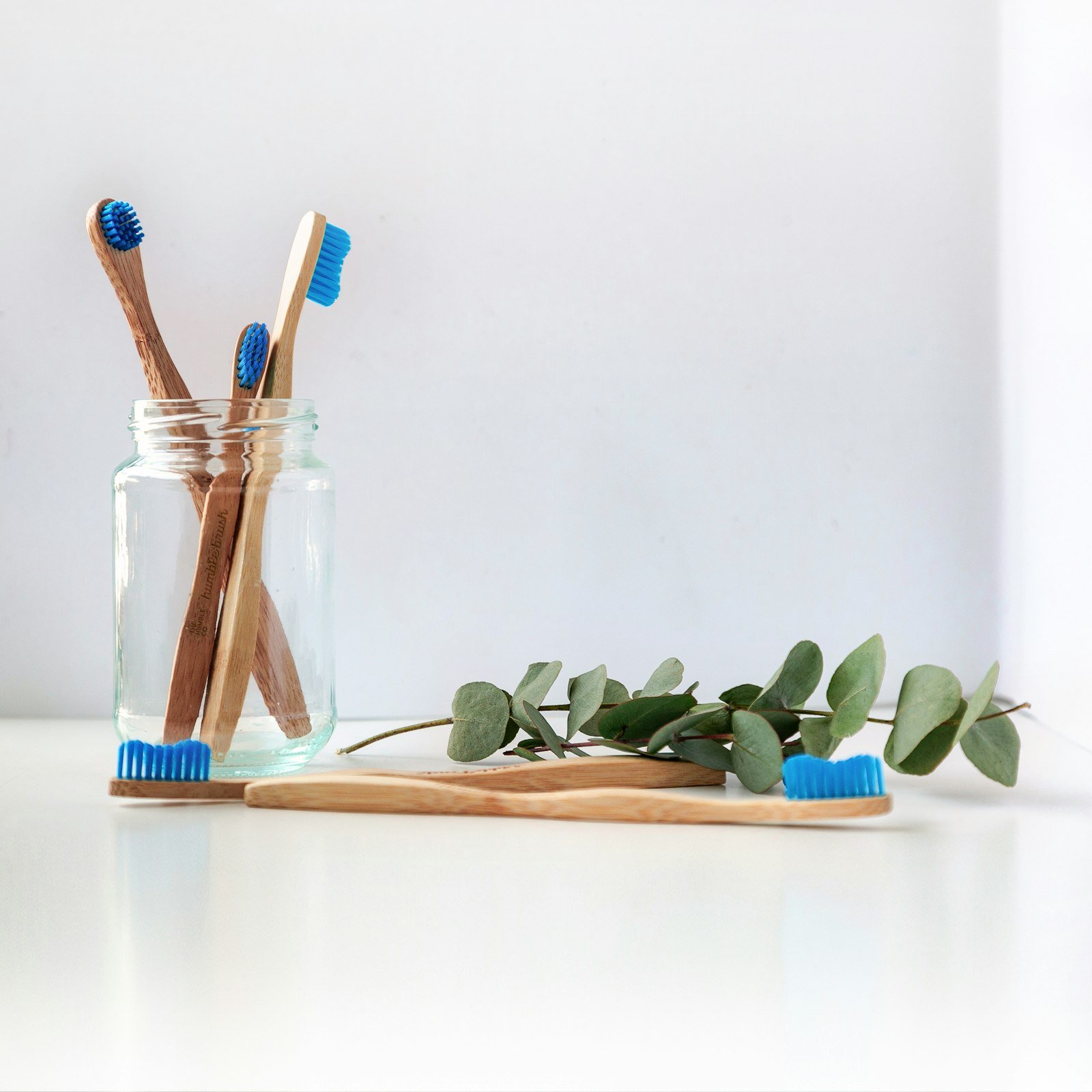 Natural toothpastes